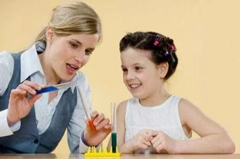 出色的孩(hái)子背後，都有個會示弱的媽媽