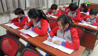 女兒需(xū)要(yào)底線教(jiào)育，兒子需(xū)要(yào)陽光教(jiào)育！這是對孩(hái)子最好的保護