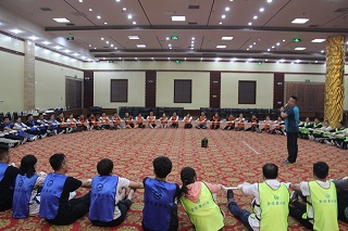 金旭教(jiào)育承辦泰康人(rén)壽棗莊中(zhōng)支拓展訓練活(huó)動